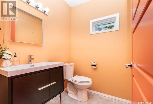 335 E Avenue S, Saskatoon, SK - Indoor Photo Showing Bathroom