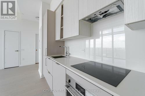6012 - 3900 Confederation Parkway, Mississauga, ON - Indoor Photo Showing Kitchen