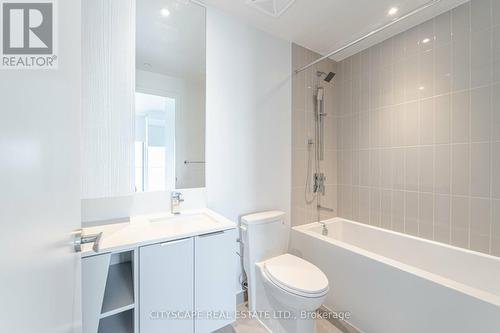 6012 - 3900 Confederation Parkway, Mississauga, ON - Indoor Photo Showing Bathroom
