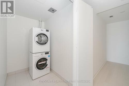 6012 - 3900 Confederation Parkway, Mississauga, ON - Indoor Photo Showing Laundry Room