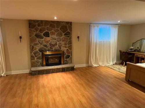 611 Sir Richard'S Road, Mississauga, ON - Indoor Photo Showing Living Room With Fireplace