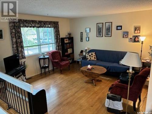 724 M Avenue S, Saskatoon, SK - Indoor Photo Showing Living Room