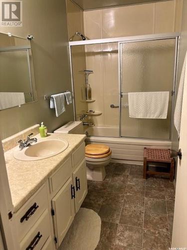 724 M Avenue S, Saskatoon, SK - Indoor Photo Showing Bathroom