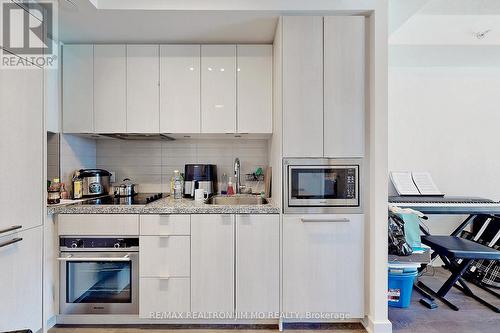 2907 - 125 Blue Jays Way, Toronto, ON - Indoor Photo Showing Kitchen With Upgraded Kitchen