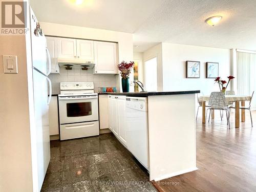 2902 - 50 Brian Harrison Way, Toronto, ON - Indoor Photo Showing Kitchen