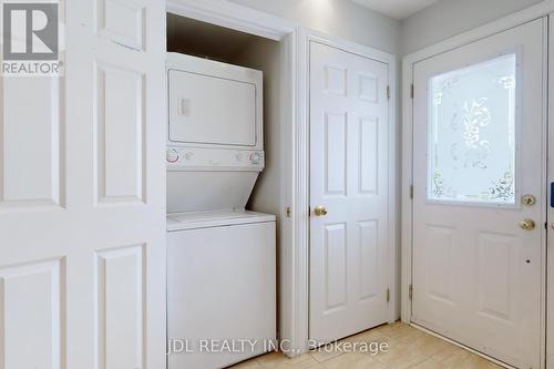 110 Holly Drive, Richmond Hill, ON - Indoor Photo Showing Laundry Room
