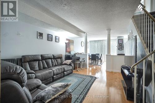 337 - 2 Valhalla Inn Road, Toronto, ON - Indoor Photo Showing Living Room