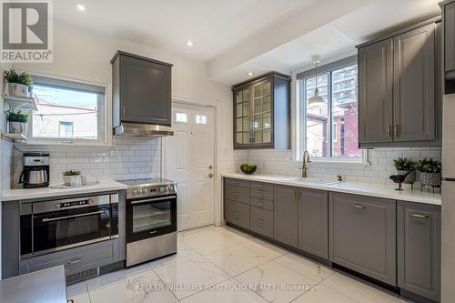 213 Jackson Street E, Hamilton, ON - Indoor Photo Showing Kitchen With Upgraded Kitchen