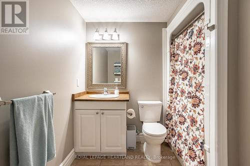 3399 Crane Avenue, London, ON - Indoor Photo Showing Bathroom