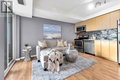 1110 - 38 Joe Shuster Way, Toronto (South Parkdale), ON - Indoor Photo Showing Kitchen