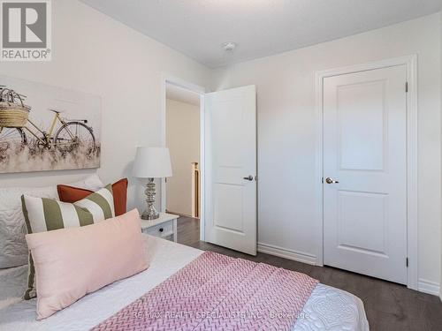 363 Okanagan Path, Oshawa, ON - Indoor Photo Showing Bedroom