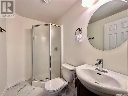 222 K Avenue S, Saskatoon, SK - Indoor Photo Showing Bathroom