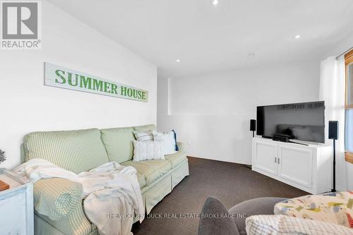 200 Blakely Lane, Centre Hastings, ON - Indoor Photo Showing Living Room