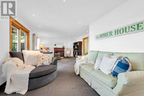 200 Blakely Lane, Centre Hastings, ON - Indoor Photo Showing Living Room