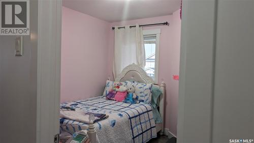 668 Ells Crescent, Saskatoon, SK - Indoor Photo Showing Bedroom