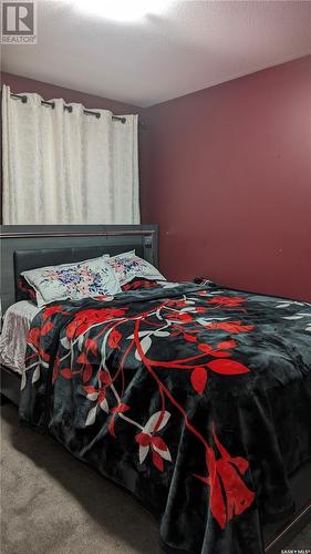 668 Ells Crescent, Saskatoon, SK - Indoor Photo Showing Bedroom