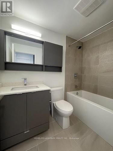 617 - 415 Main Street W, Hamilton, ON - Indoor Photo Showing Bathroom