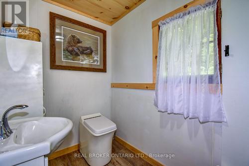 1431 - 00 Highway 60, Nipissing Remote Area, ON - Indoor Photo Showing Bathroom