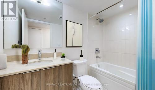 2205 - 955 Bay Street, Toronto, ON - Indoor Photo Showing Bathroom