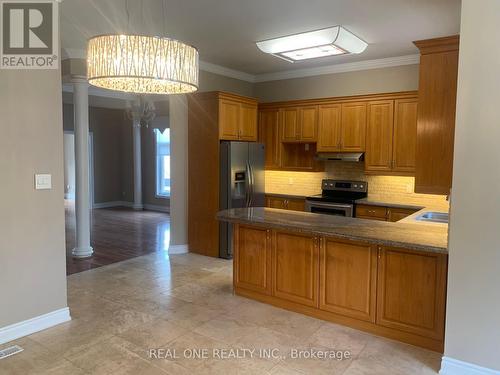 Main Fl - 34 Puccini Drive, Richmond Hill, ON - Indoor Photo Showing Kitchen