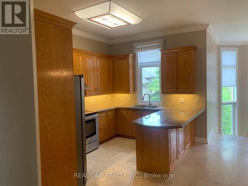 Main Fl - 34 Puccini Drive, Richmond Hill, ON - Indoor Photo Showing Kitchen With Double Sink