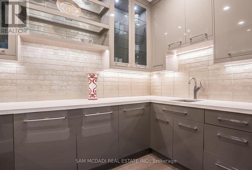 1580 Crestview Avenue, Mississauga (Mineola), ON - Indoor Photo Showing Kitchen