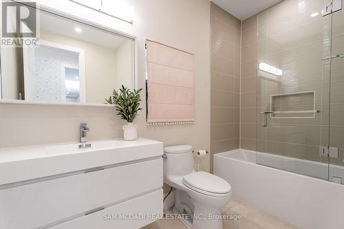 1580 Crestview Avenue, Mississauga, ON - Indoor Photo Showing Bathroom