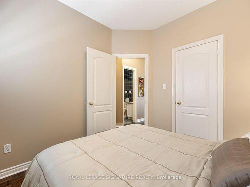 17 Wildflower Dr, Richmond Hill, ON - Indoor Photo Showing Bedroom