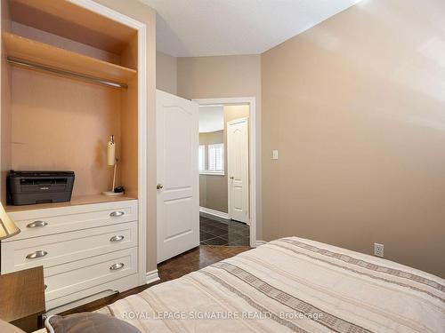 17 Wildflower Dr, Richmond Hill, ON - Indoor Photo Showing Bedroom