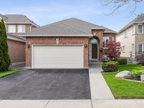 17 Wildflower Dr, Richmond Hill, ON - Outdoor With Facade