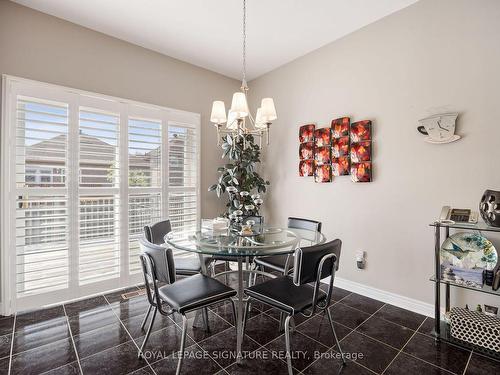 17 Wildflower Dr, Richmond Hill, ON - Indoor Photo Showing Dining Room