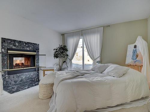Master bedroom - 83 Rue Vallières, Repentigny (Repentigny), QC - Indoor Photo Showing Bedroom With Fireplace