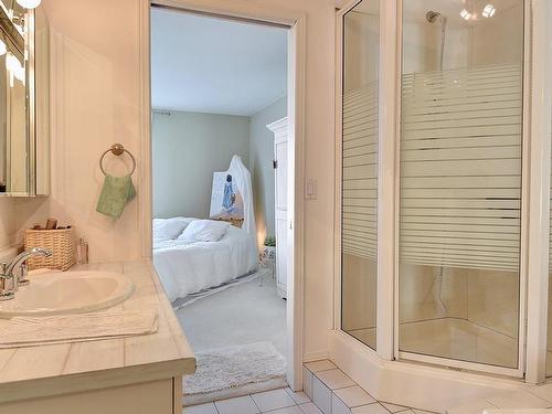 Ensuite bathroom - 83 Rue Vallières, Repentigny (Repentigny), QC - Indoor Photo Showing Bathroom