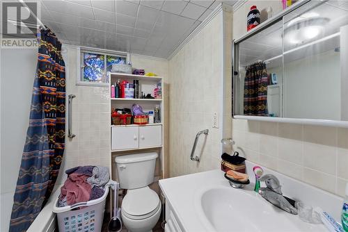 71 Regent Street, Sudbury, ON - Indoor Photo Showing Bathroom