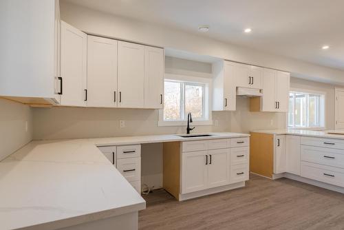 3204 Columbia Avenue, Castlegar, BC - Indoor Photo Showing Kitchen