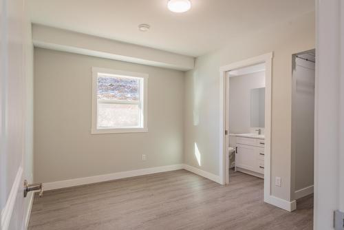 3204 Columbia Avenue, Castlegar, BC - Indoor Photo Showing Other Room