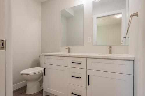 3204 Columbia Avenue, Castlegar, BC - Indoor Photo Showing Bathroom