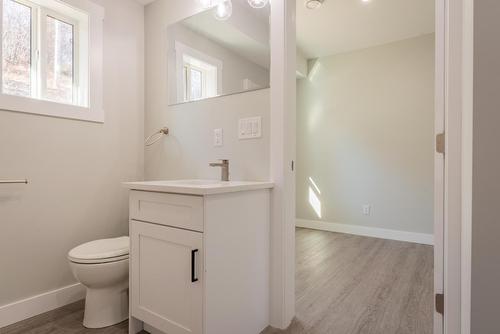 3204 Columbia Avenue, Castlegar, BC - Indoor Photo Showing Bathroom