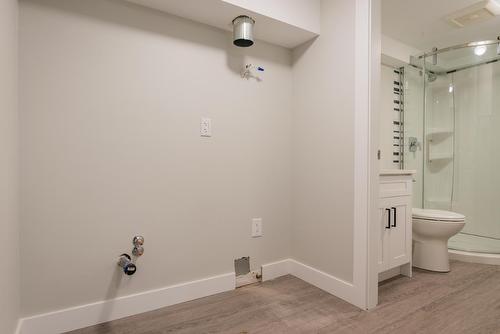 3204 Columbia Avenue, Castlegar, BC - Indoor Photo Showing Bathroom