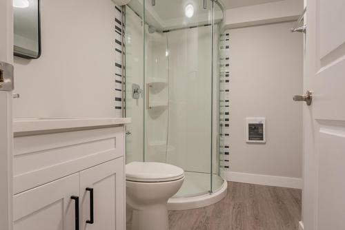 3204 Columbia Avenue, Castlegar, BC - Indoor Photo Showing Bathroom