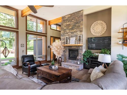 6133 Pippers Lane, Nelson, BC - Indoor Photo Showing Living Room With Fireplace