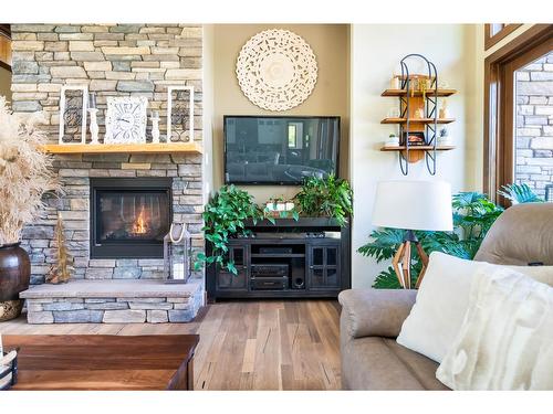 6133 Pippers Lane, Nelson, BC - Indoor Photo Showing Living Room With Fireplace