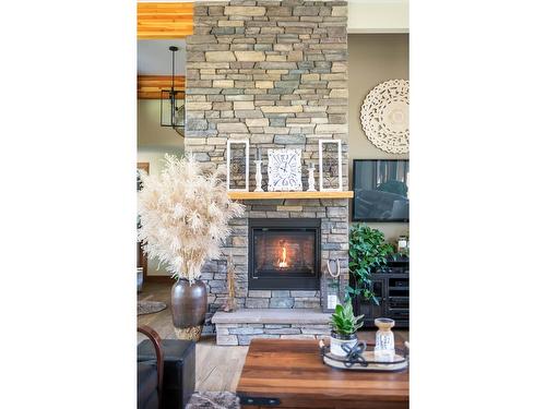 6133 Pippers Lane, Nelson, BC - Indoor Photo Showing Living Room With Fireplace