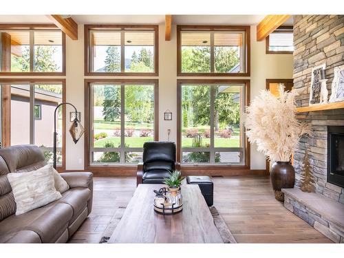 6133 Pippers Lane, Nelson, BC - Indoor Photo Showing Living Room With Fireplace