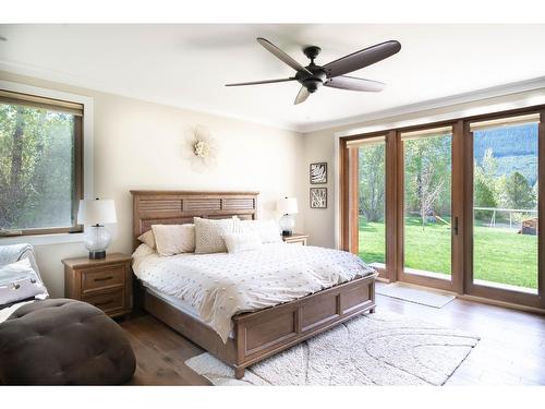 6133 Pippers Lane, Nelson, BC - Indoor Photo Showing Bedroom