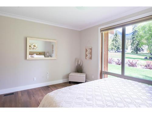 6133 Pippers Lane, Nelson, BC - Indoor Photo Showing Bedroom