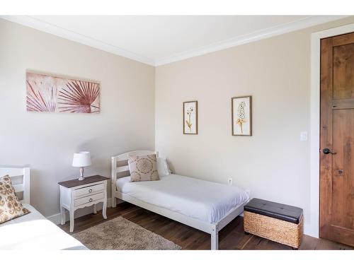 6133 Pippers Lane, Nelson, BC - Indoor Photo Showing Bedroom