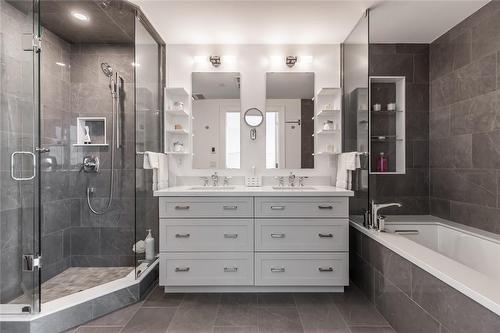 2060 Lakeshore Road|Unit #1401, Burlington, ON - Indoor Photo Showing Bathroom