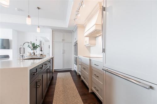 2060 Lakeshore Road|Unit #1401, Burlington, ON - Indoor Photo Showing Kitchen With Upgraded Kitchen