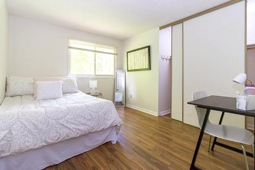 32 Ravine Drive, Hamilton, ON - Indoor Photo Showing Bedroom